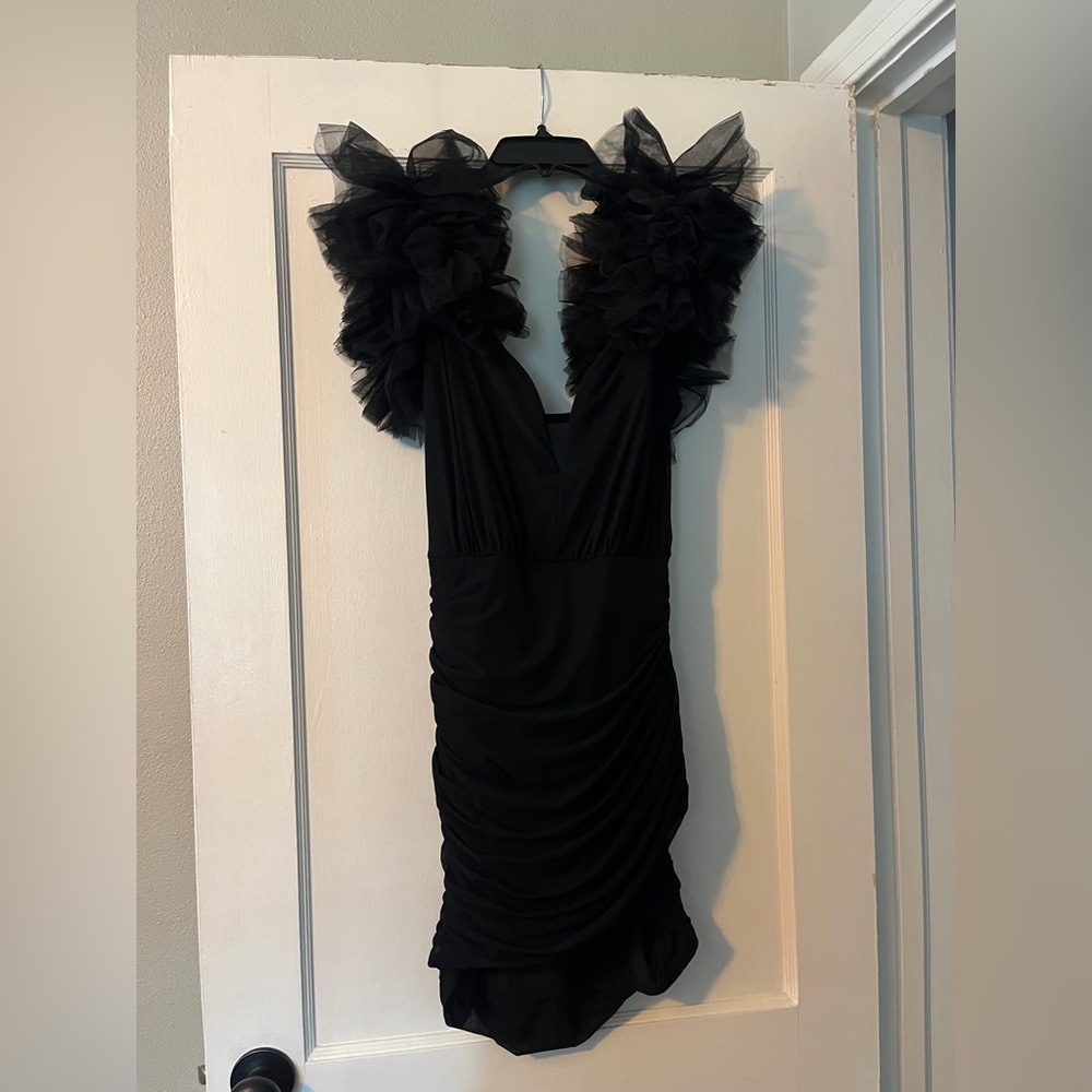 Elegant Black Ruffled Dress - Picture 4 of 4